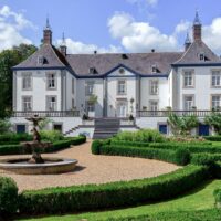 België